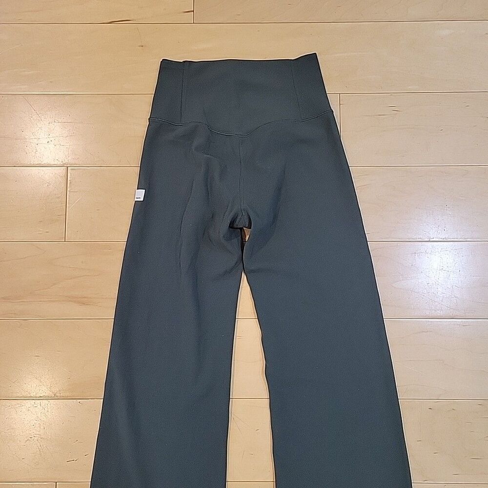 Vuori Wide Leg Pants Flare Leg High Rise Leggings VW4039 XS Green Yoga Workout - Picture 6 of 8